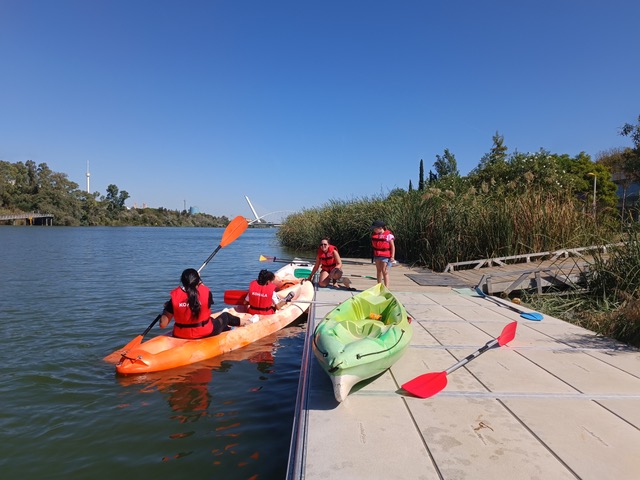 Starting by the floating dock. Photo © Karethe Linaae